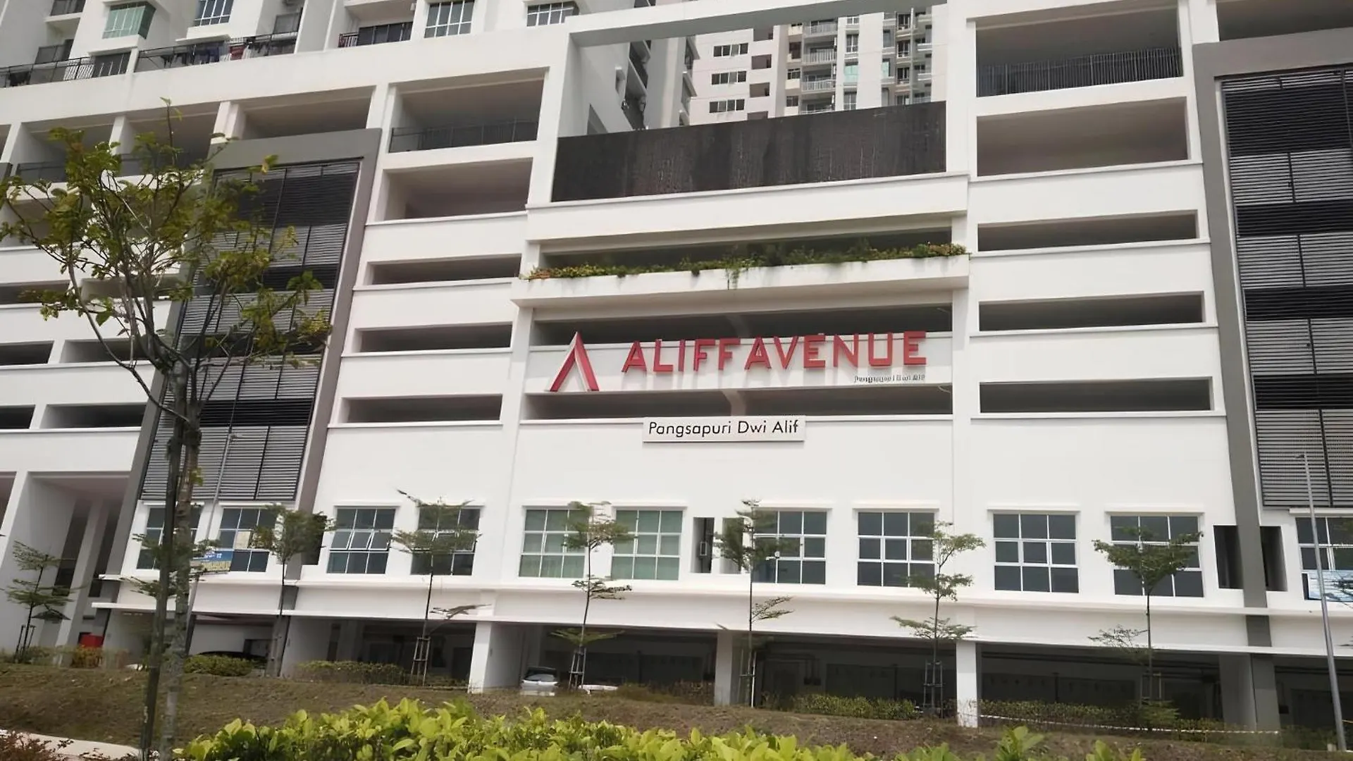 Aliff Avenue By Natol contacts
